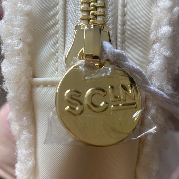 NWT Stoney Clover Ln winter white mini pouch  with Sharpa trim - Picture 2 of 2